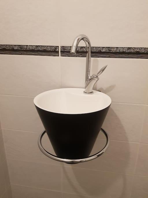 9 Pers 160 M² +Jardin- 10Mn Nantes -30Mn Mer Bouguenais Dış mekan fotoğraf